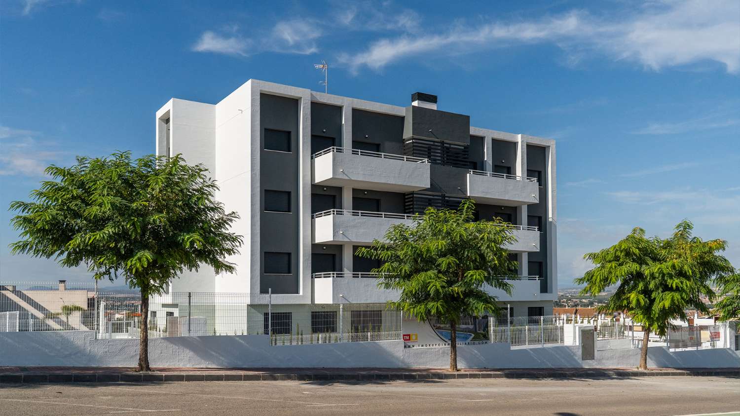 Pisos y áticos de obra nueva de 2, 3 y 4 dormitorios en el residencial Los Álamos de Molina