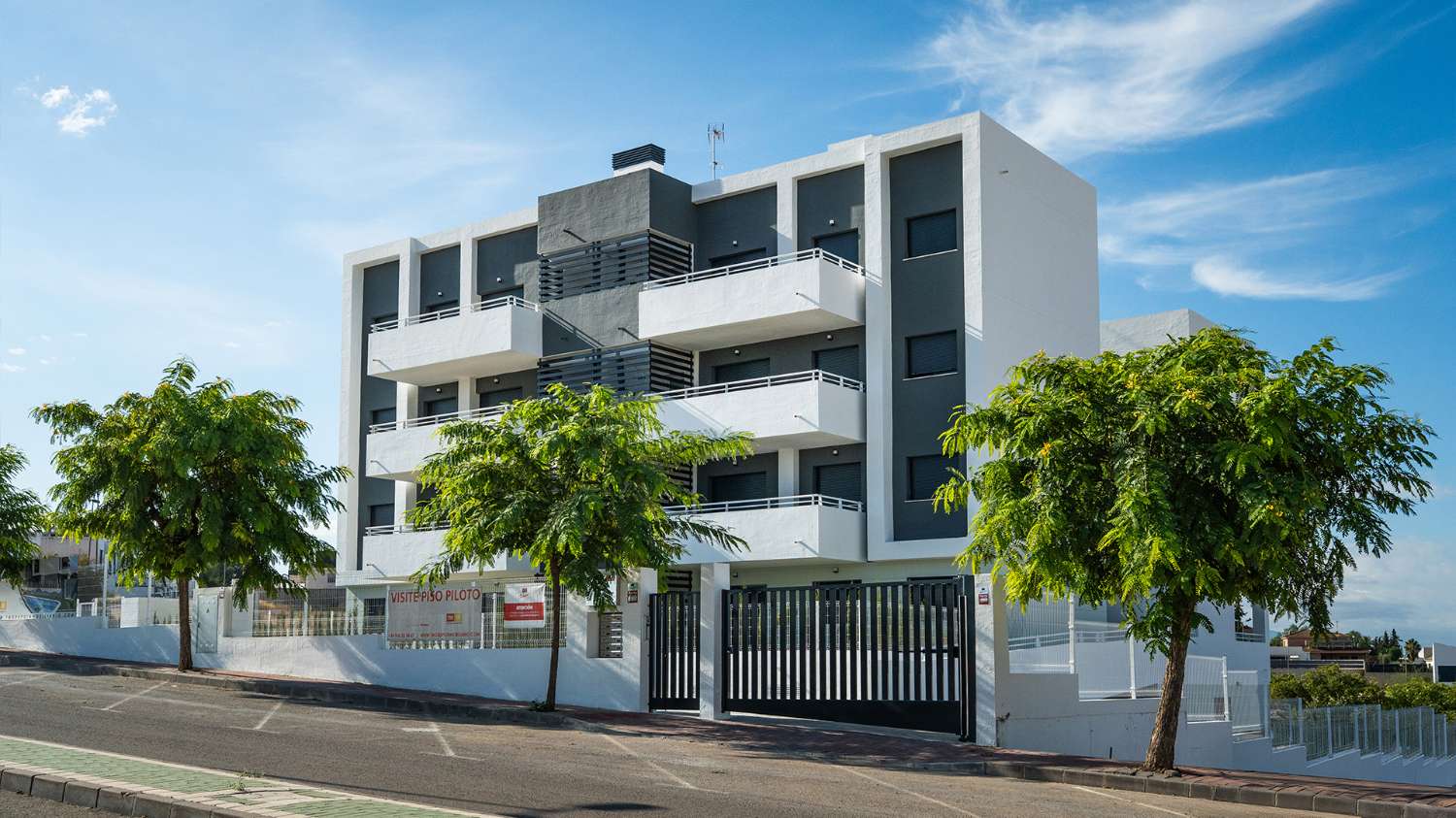 Pisos y áticos de obra nueva de 2, 3 y 4 dormitorios en el residencial Los Álamos de Molina