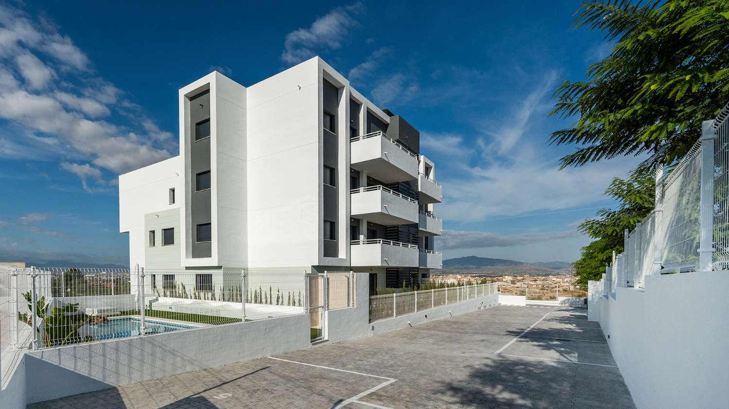 Pisos y áticos de obra nueva de 2, 3 y 4 dormitorios en el residencial Los Álamos de Molina