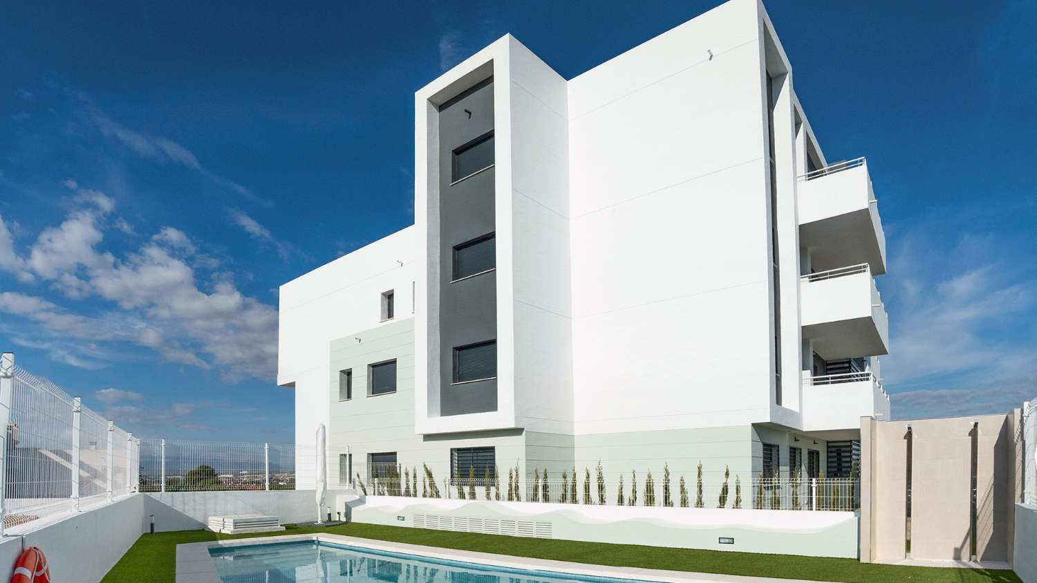Pisos y áticos de obra nueva de 2, 3 y 4 dormitorios en el residencial Los Álamos de Molina