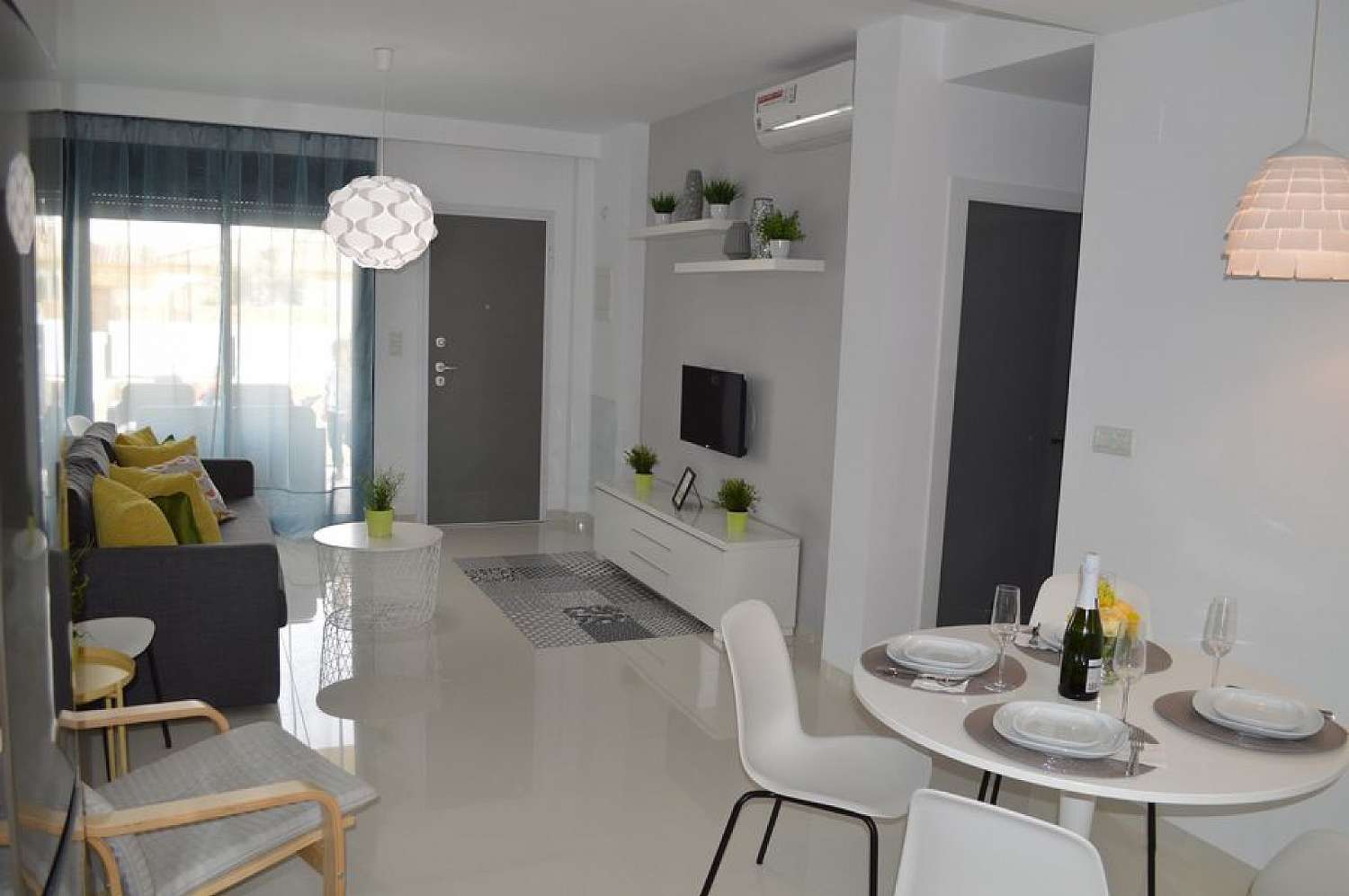 Apartamento de vacaciones en Mil Palmeras (Pilar de la Horadada)