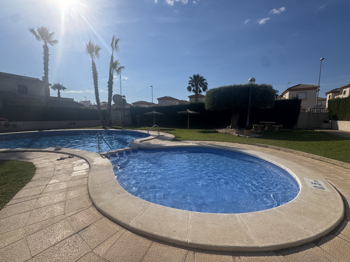 Bungalow en venta en Villamartín-Las Filipinas (Orihuela)