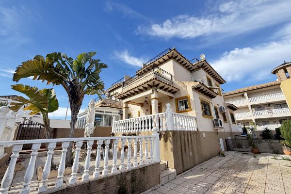 Casa en venta en Villamartín-Las Filipinas (Orihuela)