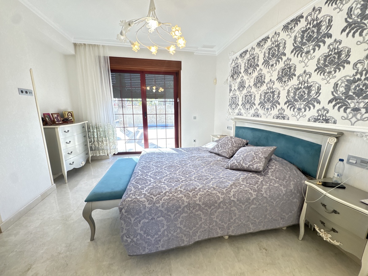 Villa en venta en Cabo Roig (Orihuela)