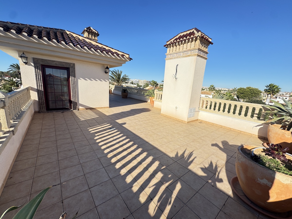 Villa en venta en Cabo Roig (Orihuela)