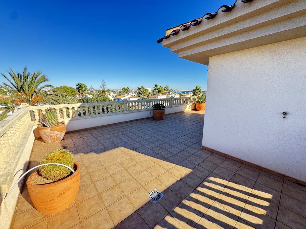Villa en venta en Cabo Roig (Orihuela)