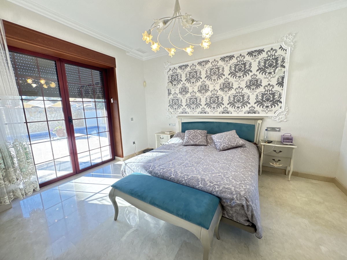 Villa en venta en Cabo Roig (Orihuela)