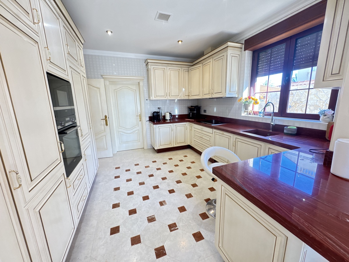 Villa en venta en Cabo Roig (Orihuela)