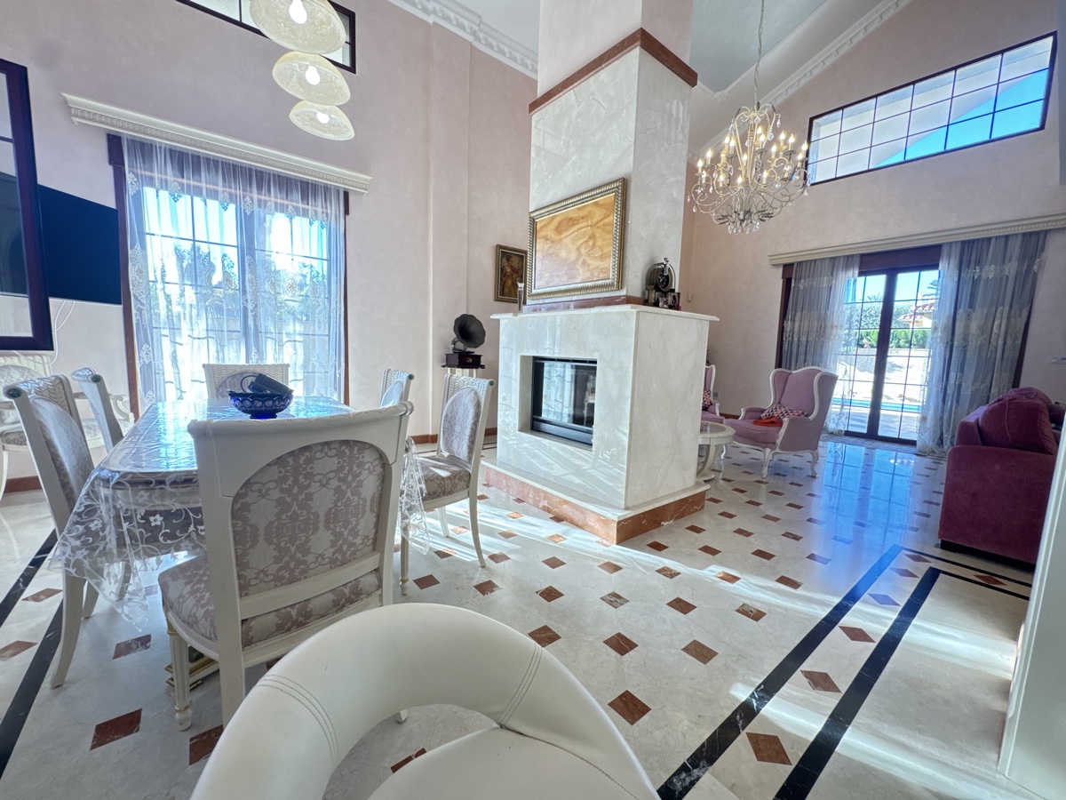 Villa en venta en Cabo Roig (Orihuela)