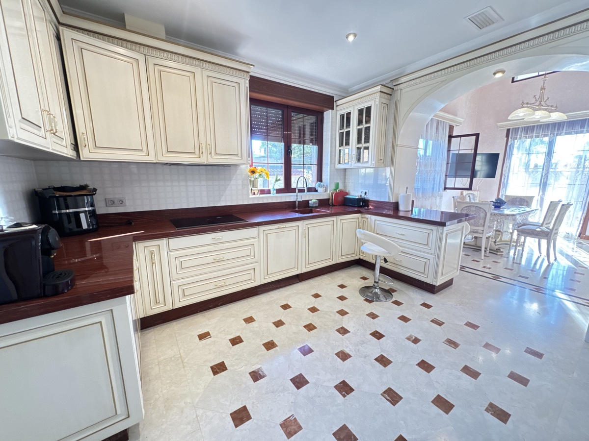 Villa en venta en Cabo Roig (Orihuela)