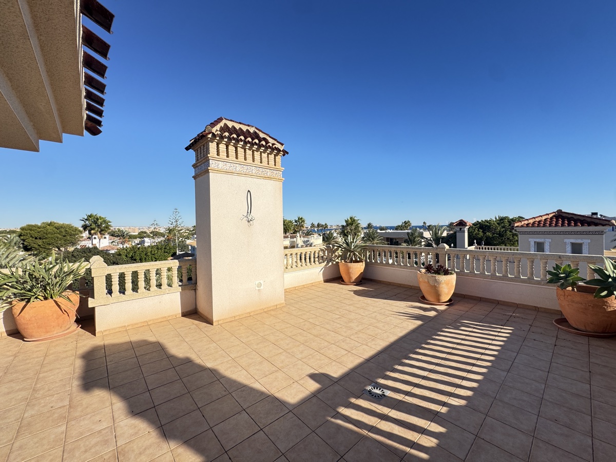 Villa en venta en Cabo Roig (Orihuela)