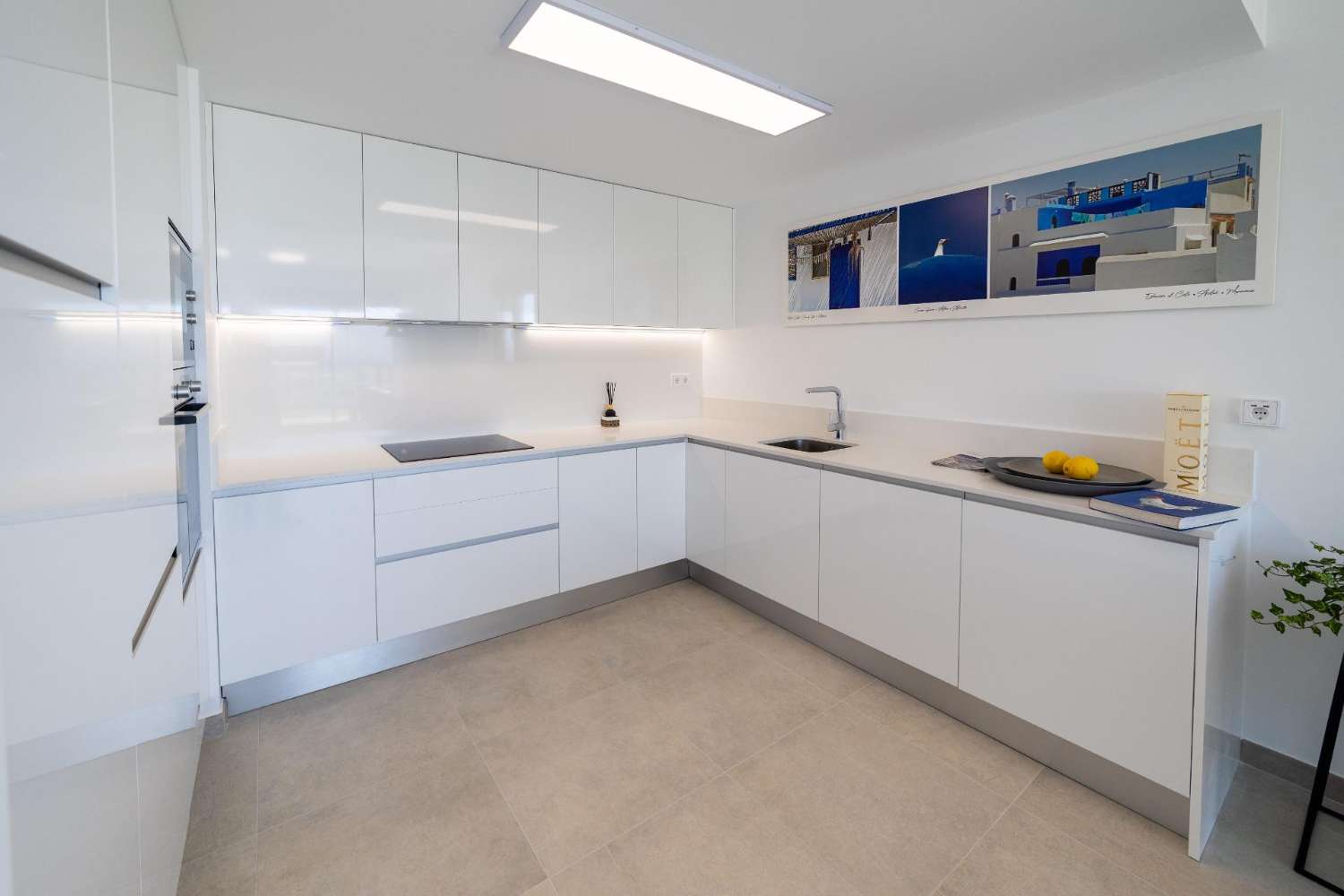 Exclusivo Apartamento en Gran Alacant: Tu Paraíso Cerca del Mar