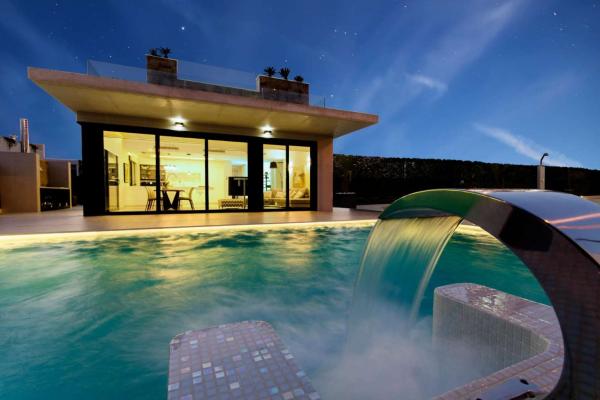 Villa en venta en Campoamor (Orihuela)