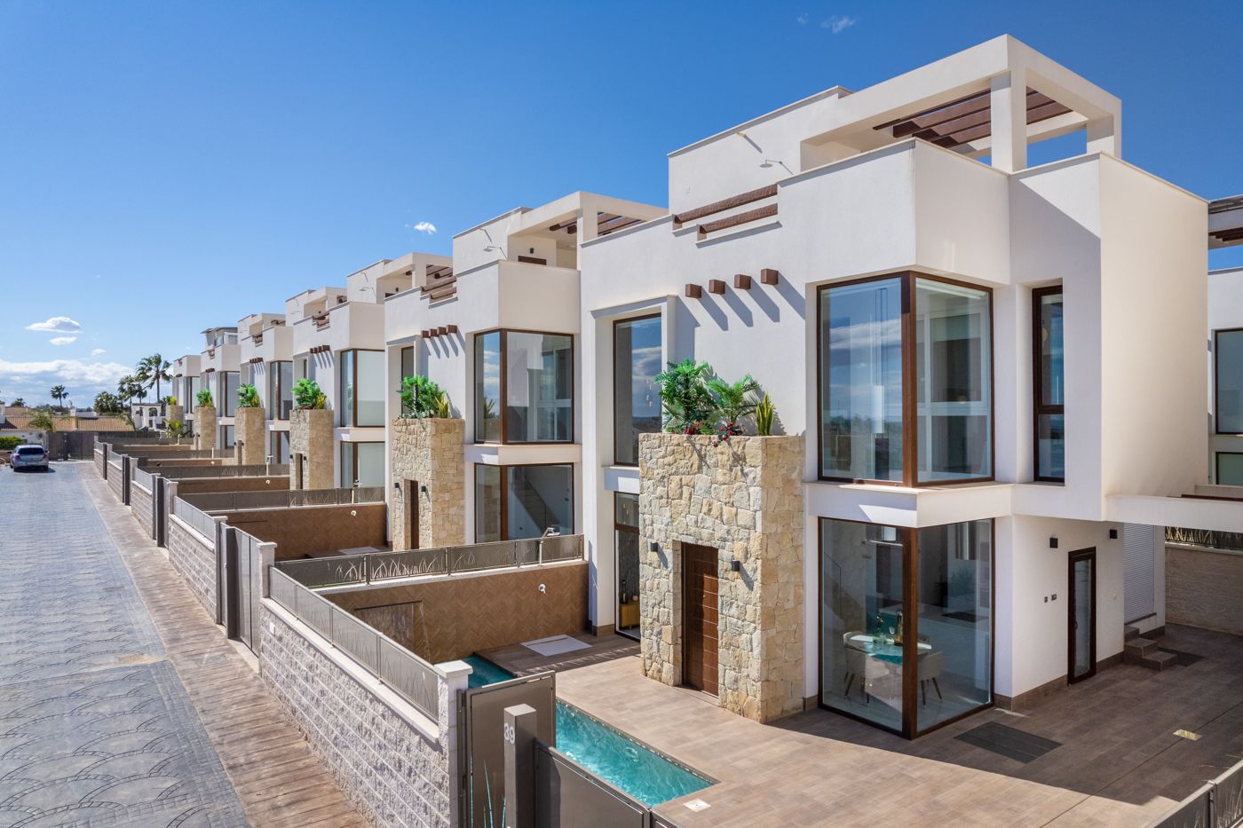 Exquisita Villa de Lujo en Los Montesinos con Piscina Desbordante y Vistas Espectaculares