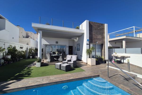 فيلا للبيع في Villamartín-Las Filipinas (Orihuela)