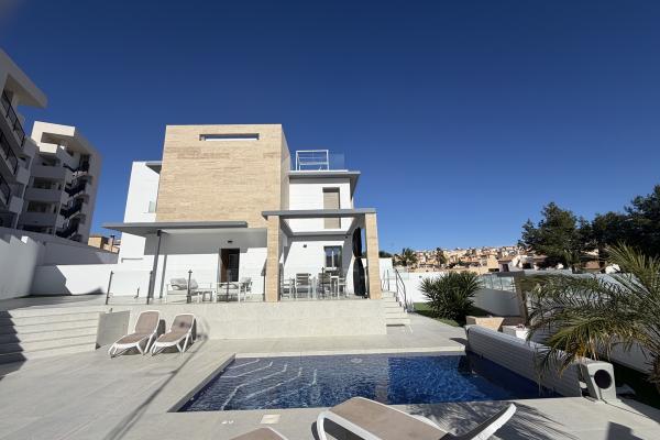 Villa en venta en Villamartín-Las Filipinas (Orihuela)