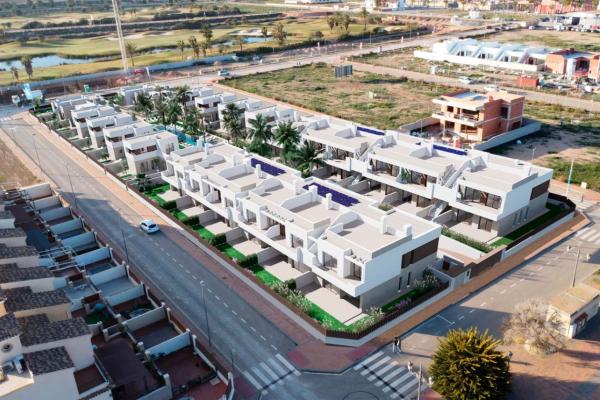 Bungalow de obra nueva en planta baja con jardín privado...