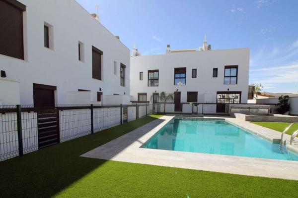 Villa pareada de obra nueva con 4 dormitorios, solárium ...